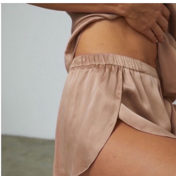 Lunya washable silk short and tank sleep set.  Size Small. - Picture 3 of 8